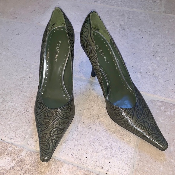 NWOT BCBGirls pointy pumps - Picture 1 of 11
